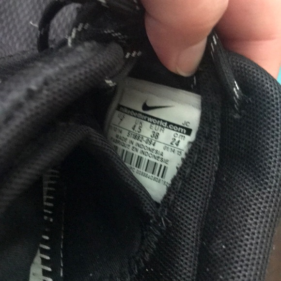 Black nike roshes - Picture 4 of 4